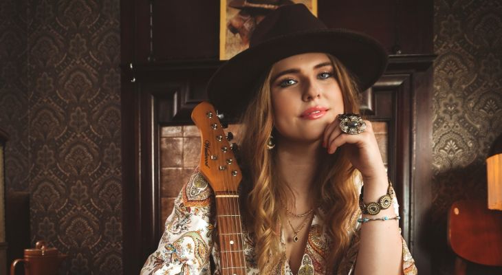 Amy Jo Clough: Bucking Trends and Belting Hooks – The UK Country Pop Star You Need to Hear Now